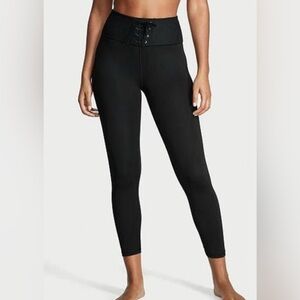 VS Essentials ON POINT FLOW LEGGINGS